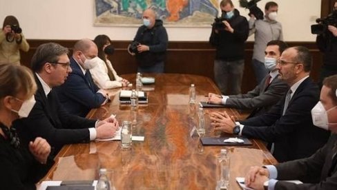 ВУЧИЋ СА ФАБРИЦИЈЕМ: Председник се састао са амбасадором ЕУ у Србији