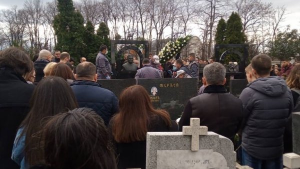 САХРАНА СКОЛЕТОВОГ СИНА: На Централном гробљу последњи опроштај од Зорана Ускоковића који је ликвидиран на Канаревом брду