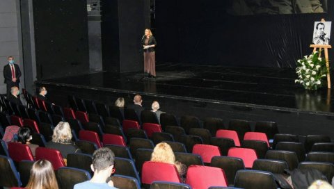 БЕКИ ЖИВИ У ДЕЛИМА СТУДЕНАТА: Комеморација омиљеном глумцу Ивану Бекјареву (1946-2020) одржана у Југословенском драмском позоришту