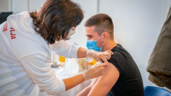 ВЕЛИКО ИНТЕРЕСОВАЊЕ ЗА МАСОВНУ  ИМУНИЗАЦИЈУ У СОМБОРУ: Вакцинисано преко 6.500 људи