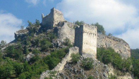 ЗИДА КУЛЕ НА ЛИТИЦАМА: Пријепољац  дигитално реконструише средњовековну тврђаву Милешевац
