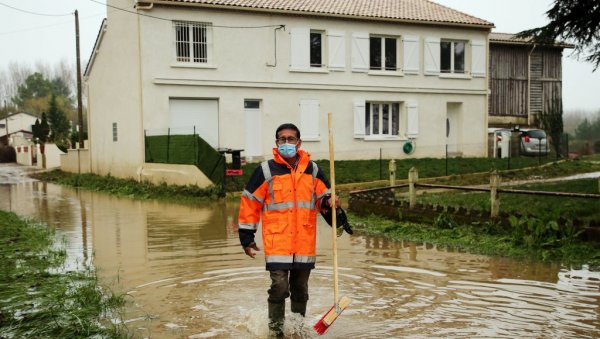ОПШТИНА ДИЦМО ПОД ВОДОМ: Поплаве у Далмацији, евакуисан део становника