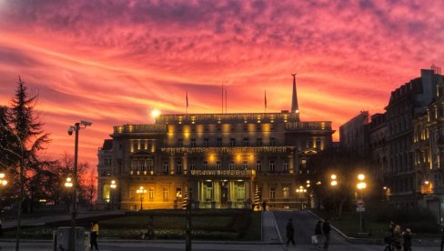 NAJLEPŠA SLIKA DANA: Beograd i zalazak sunca, kompozicija sjaja i vatre - lepota kakvu samo priroda može da oslika
