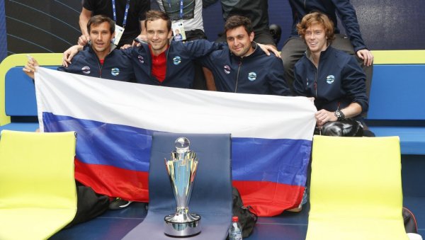 СКАНДАЛ! Украјинац ошамарио првог човека Европске тениске федерације због Русије