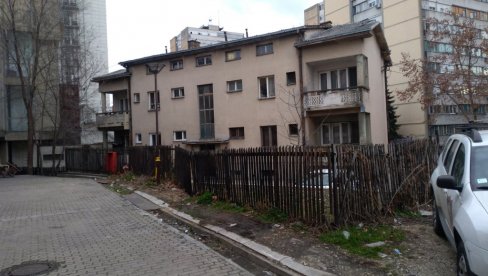 TUGA - OVO JE ZGRADA U KOJOJ JE PREMINULA BEBA: Telo dečaka starog tri nedelje pronađeno u stanu u centru Kragujevca