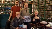 POTPISIVALI PLOČE I DISKOVE: Dragi i Žika Jelić (Ju grupa) u prostorijama izdavačke kuće Fidboks