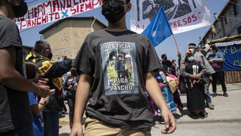 УПУЦАО ГА ЈЕ ЈЕР СЕ ПРОТИВИО РУТИНСКОЈ КОНТРОЛИ: Протести у Чилеу јер је полицајац убио уличног забављача (ФОТО+ВИДЕО)