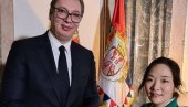 POKLON KINESKOJ NOVINARKI: Predsednik Vučić recitovao stihove Desanke Maksimović