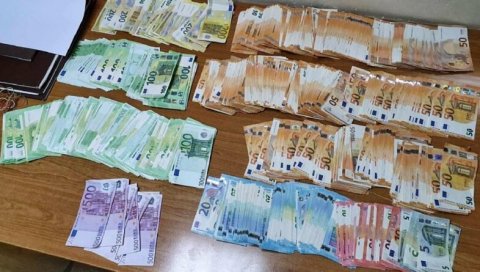 АКЦИЈА ЦАРИНЕ ТОКОМ ВИКЕНДА: Спречена два покушаја кријумчарења, заплењено 50.000 евра