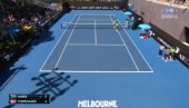 DRAMA NA AUSTRALIJAN OPENU: Sakupljač loptica se srušio, teniseri u panici zvali pomoć (VIDEO)