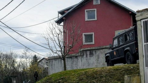 FORENZIČARI PROVERAVAJU BUNAR: Veljini saradnici propevali - opsada kuće smrti u Ritopeku
