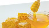 PAPRENO PLAĆAMO ŠEĆER UMESTO PČELINJEG NEKTARA: Med od maslačka uopšte ne postoji, a prodaje se u našoj zemlji