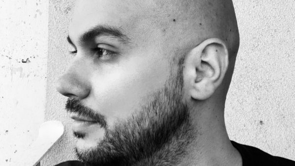 ПЕВАЧ ДВЕ НЕДЕЉЕ ПРОВЕО У ЈЕДНОЈ СОБИ: Бојан Маровић током короне био продуктиван