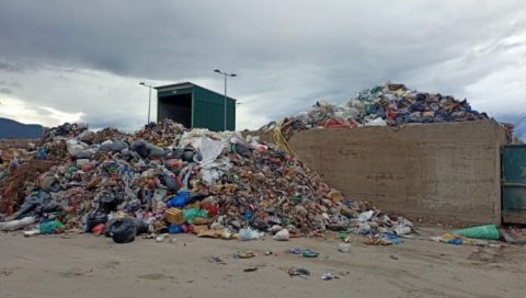 ОПЕТ СМЕЋЕ У ПРЕЛИЋИМА: Отпад из Чачка се не одвози на регионалну депонију Дубоко