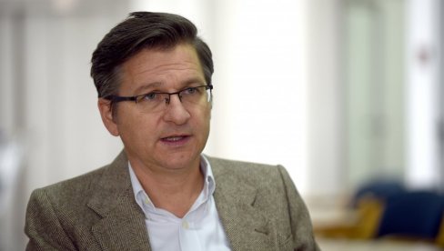 OPET ME PROGANJAJU NATO ISTORIČARI: Prof. Miloš Ković tvrdi da pojedine kolege planiraju da ga izbace sa fakulteta