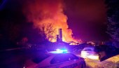 ДРАМАТИЧНА НОЋ У ВАЉЕВУ: Две фабрике изгореле, ватрогасне екипе и даље дежурају (ФОТО/ВИДЕО)