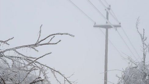 БАЈИНА БАШТА И ПРИЈЕПОЉЕ БЕЗ СТРУЈЕ ЧИТАВЕ НОЋИ: Снег направио огромне проблеме на електромрежи