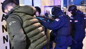 PRIVEDENA VELIKA GRUPA MIGRANATA U BEOGRADU: Policija sprovela akciju u prestonici, sprovode ih u prihvatne centre (FOTO)