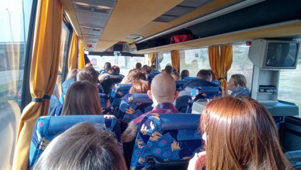 СРБИ КРЕНУЛИ НА ПРОДУЖЕНИ ВИКЕНД: Пуни аутобуси који воде пут Златибора и Златара