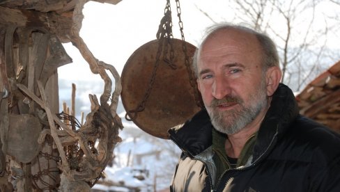 IKONA TRAMPU NA DAR: Slikar naivne umetnosti Zoran Anđelković Kec, iz Mrzenice kod Stalaća, došao na originalnu ideju