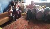 HUMANOST PLAĆA PRIKLJUČAK ZA MALE TOTOVE: Porodica iz Mokrina, kod Kikinde, sa petoro dece, četiri godine bez struje (FOTO)