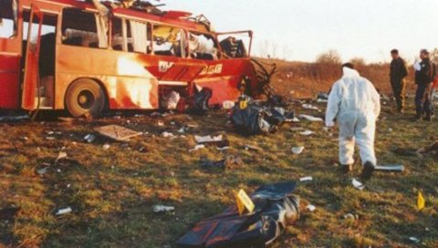У ТРАВИ МИНОМ ОТКИНУТИ ПРСТ МАЛОГ ДАНИЛА (2): Непребол и патња 23 године после терористичког напада Албанаца на аутобус Ниш-експреса (ФОТО)