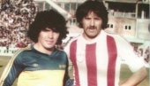 ПОНОВО НА НЕБУ ИГРА ФУДБАЛ СА МАРАДОНОМ: Преминуо легендарни аргентински фудбалер