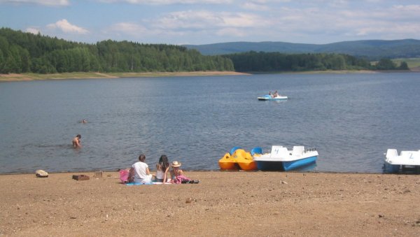 ВЛАСИНСКА РЕГАТА: Ревијално и такмичарско надметање на Власинском језеру