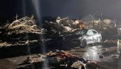 APOKALIPTIČKI PRIZORI IZ AMERIKE: Poginule najmanje tri osobe u razornom udaru tornada (FOTO)
