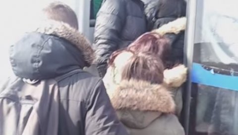 КРЦАТИ АУТОБУСИ, ПУТНИЦИ ОСТАЛИ ВАН: У аутобусе из Младеновца ка Београду, јутрос се није могло