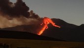 ЕКСПЛОДИРАО ВУЛКАН ЕТНА: Куљају дим и ватра, лава урушила део кратера (ФОТО)