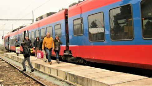 DO BRZE PRUGE SPAS SAMO GSP: Žiteljima Zmajeva i okolnih sela otežano je putovanje vozom, posebno povratak s posla