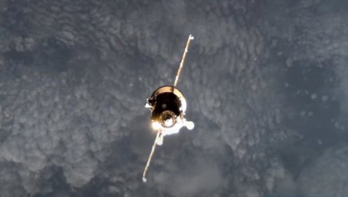 RUSKI TERETNJAK PRISTAO NA MSS: Kosmonaut morao ručno da ga ukotvi, doneo preko potreban tovar svemirskoj posadi (VIDEO)