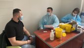 ДОЗЕ КОД БРАЋЕ: Лопарски здравствени радници вакцинисани у Лозници