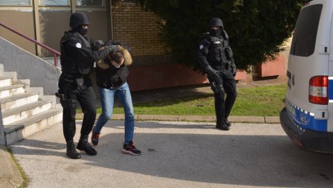 УХАПСИЛИ ДВОЈИЦУ РАЗБОЈНИКА: Успешна акција припадника Бијељинске полиције (ФОТО)