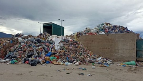 СМЕЋЕ СЕ ПОНОВО ОДВОЗИ У УЖИЦЕ: Решен проблем нагомилавања отпада на трансфер-станици у Прелићима