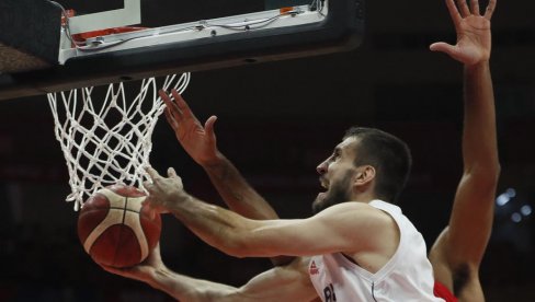 RETKO KO JE PRIMETIO Srpski košarkaš na utakmici Evrokupa na čarapama imao nešto o čemu priča Srbija