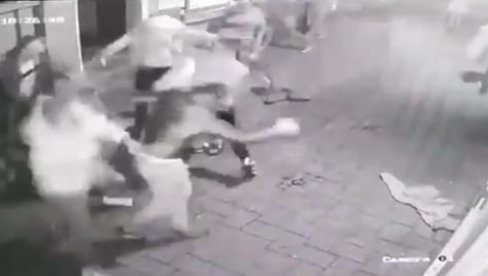 POGLEDAJTE SNIMAK BRUTALNE TUČE U NS: Mladića bacili na beton - šutirali ga i skakali mu po glavi (VIDEO)