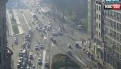 OGROMNE GUŽVE U CENTRU GRADA: Pucanje vodovodne cevi u Kralja Milana izazvalo potpuni kolaps u saobraćaju (FOTO)