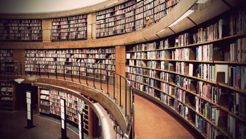 ИТАЛИЈАНИ ПОКРЕНУЛИ ПЕТИЦИЈУ ЗА ПРОМЕНУ РЕЧНИКА: Спорни су били синоними за реч жена