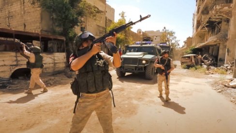 НАПАДНУТИ РУСКИ ПОЛОЖАЈИ У СИРИЈИ: Џихадисти их засули дроновима и минобацачким гранатама, командант упутио захтев Турцима