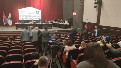 POSLE BURNE RASPRAVE: Skupština Novog Pazara jednoglasno formirala komunalnu miliciju (FOTO)