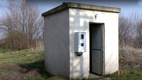 REŠAVAJU VIŠEDECENIJSKI PROBLEM: Komunalci popravljaju bunar, kako bi stabilizovali vodosnabdevanje sela Uljma
