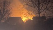ВЕЛИКИ ПОЖАР У ДАНИЛОВГРАДУ: Ватра у близини кућа, пет ватрогасних возила на терену (ВИДЕО)