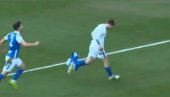 HRVAT POSVETIO GOL BALAŠEVIĆU: Bivši igrač Barselone postigao prvenac na Ostrvu, pa pokazao majicu sa likom srpske legende (VIDEO)