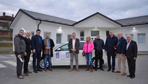 ЗАВИЧАЈУ ОД СРЦА: Мајевичани из Швајцарске поклонили возило дому здравља Лопаре