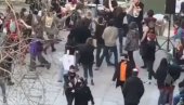 NESVAKIDAŠNJA KORONA ŽURKA ISPOD BRANKOVOG MOSTA: Počela masovna šutka, učesnike opkolila policija (VIDEO)