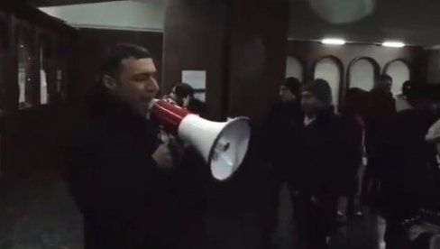 DEMONSTRANTI UPALI U ZGRADU VLADE: Haos u Jermeniji! (VIDEO)