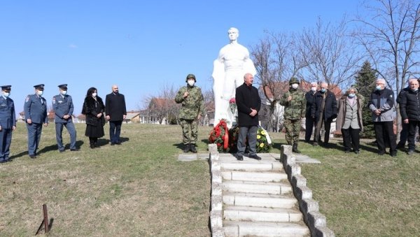 СЕЋАЊЕ НА СТРЕЉАНЕ РОДОЉУБЕ: Комеморативни скуп крај споменика на Метином брду код Крагујевца