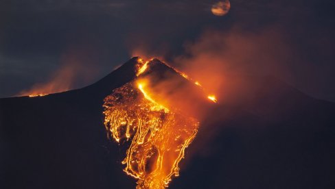 UNIŠTENE ZGRADE I ZAUSTAVLJEN SAOBRAĆAJ: U Indoneziji broj žrtava erupcije vulkana porastao na 14